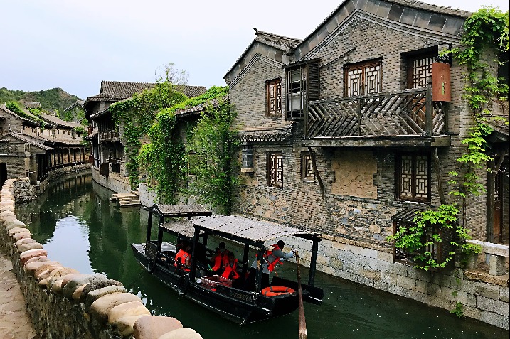 Beijing W-town welcomes international guests