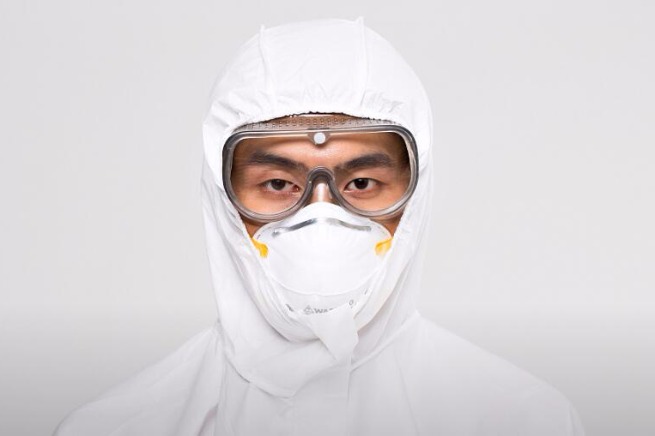 How nurses wear PPEs in high-risk areas?