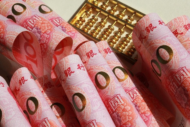 Chinese premier stresses new funds should directly benefit businesses, people