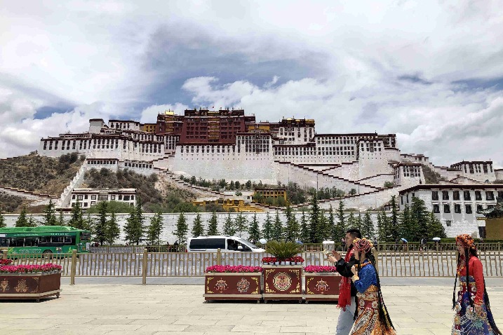 Potala Palace reopens, with limits