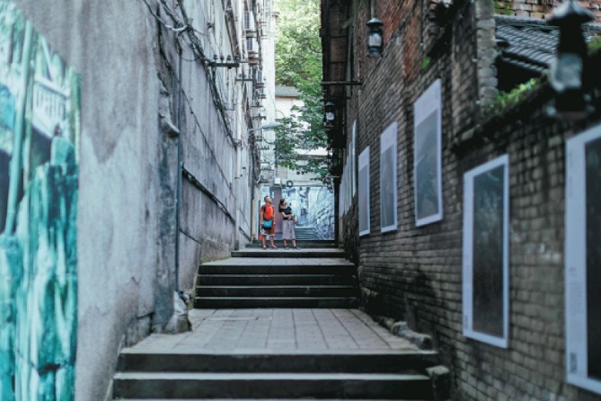 Chongqing showcases its natural beauty and cultural appeal