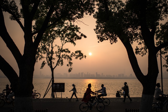 China's Hubei resumes trans-regional group tours