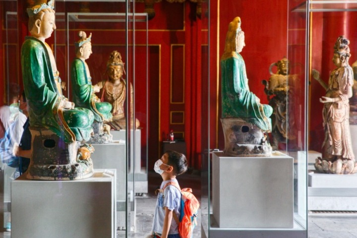 Beijing parks, tourist sites reopen indoor exhibitions