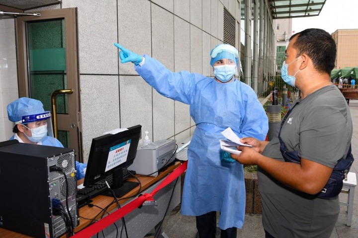 Xinjiang records positive development in fight against COVID-19