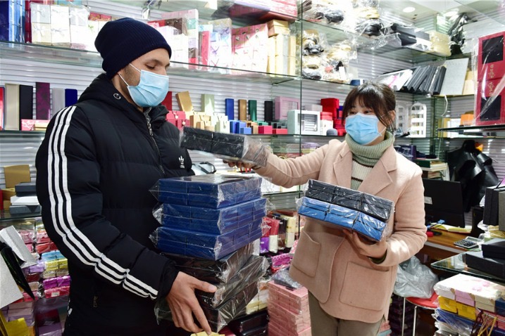 'World's Supermarket' sees foreign trade growth in H1 amid global economic downturn