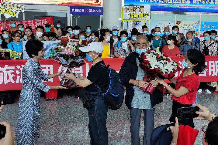 Tourist flight lands in Hubei, first since outbreak
