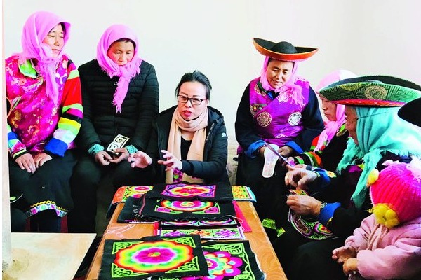 Su Xiaoli: Embroidering a promising life