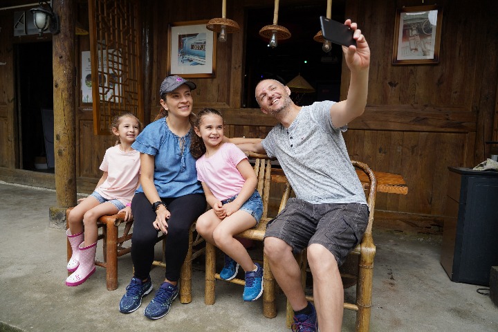Foreigners explore rural revitalization in Ningbo
