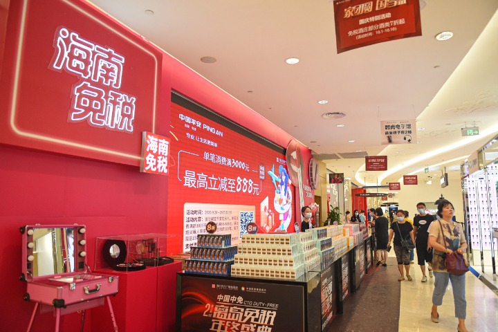 Duty-free policy draws shoppers in to Hainan