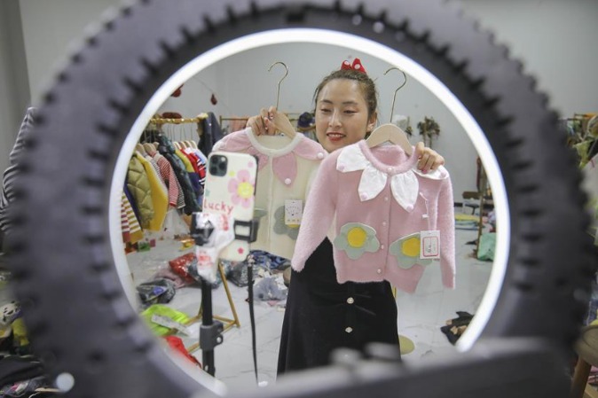 Online retail provides strong support for China's consumption growth amid COVID-19