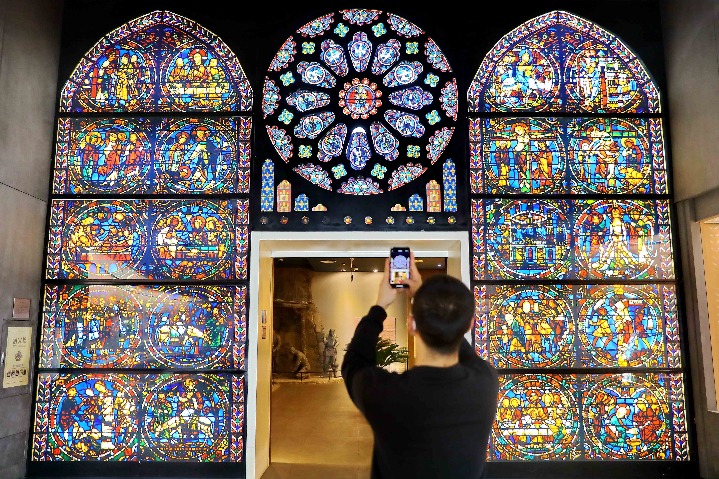 Qinhuangdao Museum of Glass ranked a national second-class museum