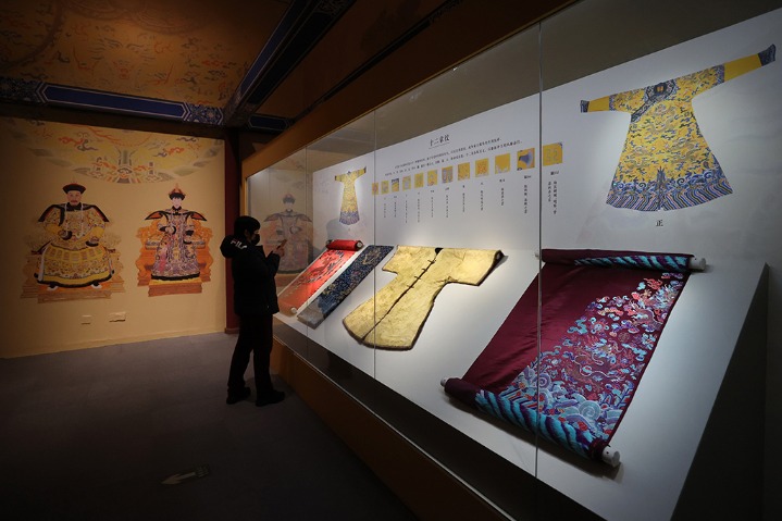 Exhibition shows selected Qing Dynasty court treasures