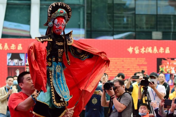 Cross-Straits research activity to help inherit puppet show among teenagers starts in Fuzhou