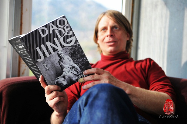 An American expat translates his own version of 'Tao Te Ching'