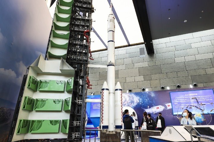 Robotic spacecraft will fly to asteroid, comet