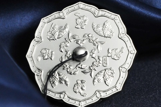 Tsinghua University Art Museum releases palace-style mirror