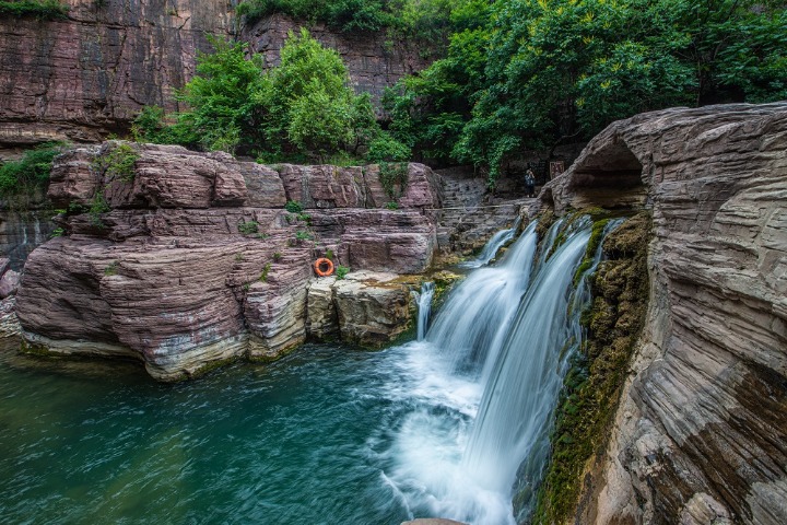 Fall colors to enchant at top mountain scenic spots