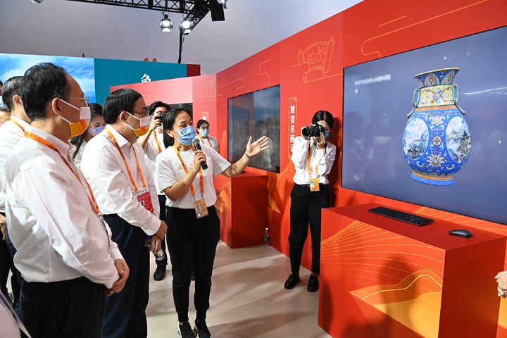 Virtual Palace Museum shown at trade service fair