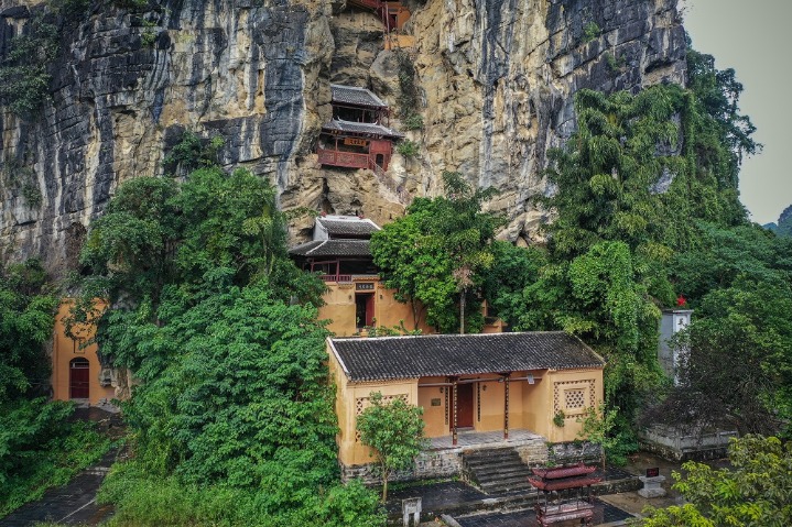 Breathtaking views of ‘hanging' temple in Guangxi