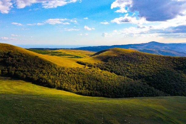 Autumn gives mountains special beauty in N China