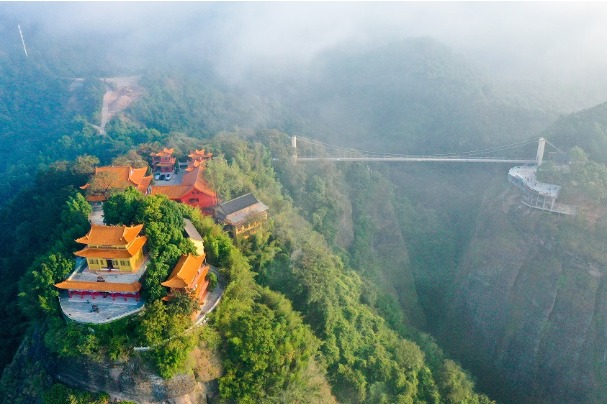 Tianlong Mountain offers great scenery after rain