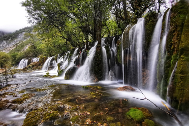 Jiuzhaigou fully reopens to visitors after earthquake