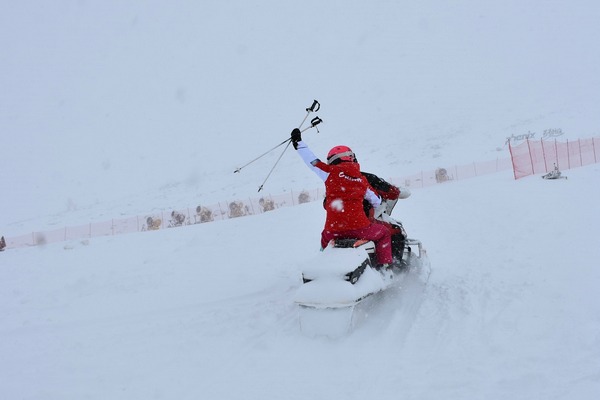 Xinjiang ski resort opens on National Day