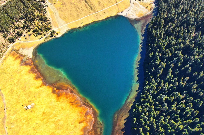 Bottomless Lake in Shangri-la a land from an ancient story