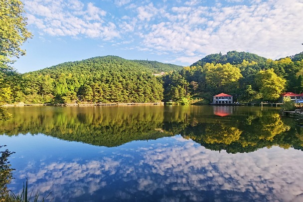 Lushan Mountains resemble landscape painting in autumn
