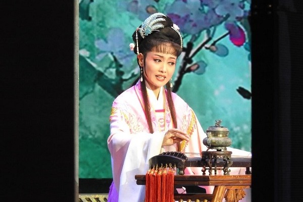 Traditional Huangmei Opera encounters USTC