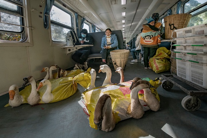 Multiple-stop train line helps Yi people rise out of poverty