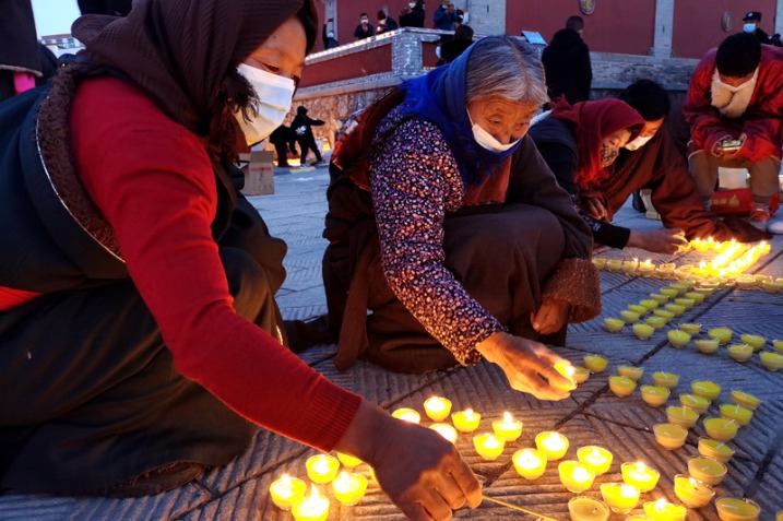 Buddhist followers celebrate Lamp Festival