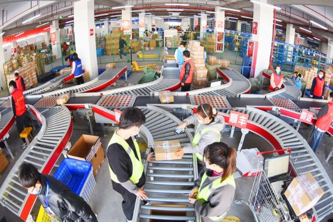 China's parcel delivery sector makes new record
