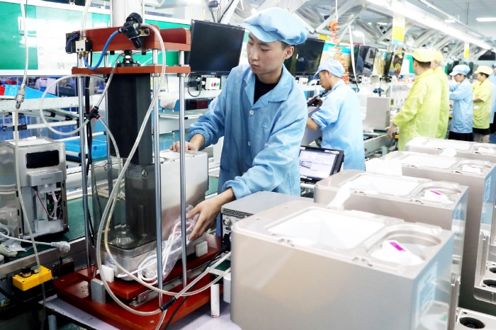 China's electronic information manufacturing sector maintains steady growth