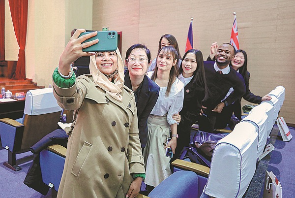 Standards on learning Chinese taking shape