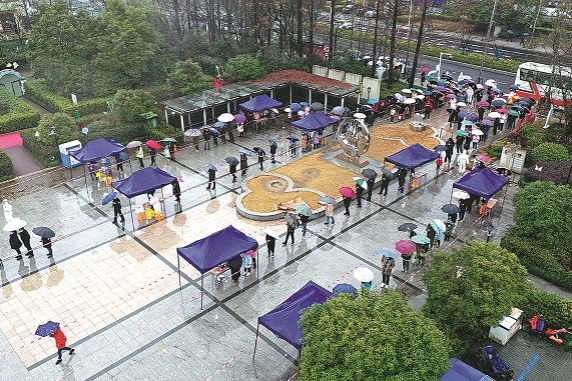 Outbreak sees Hangzhou record 14 Omicron cases