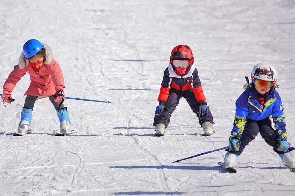 Ice and snow travel heats up during Spring Festival holiday in China