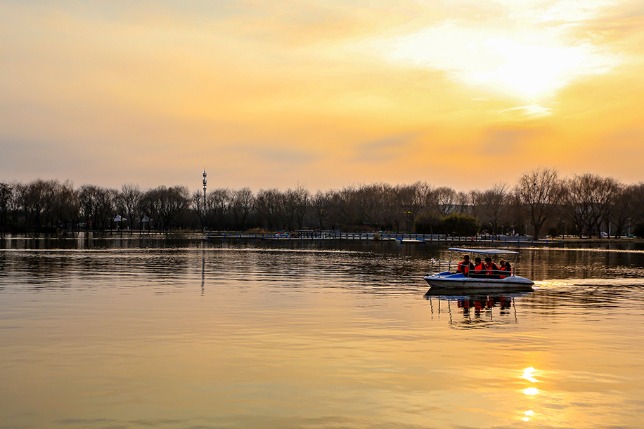 Stunning lakeside views at sunset in Hebei