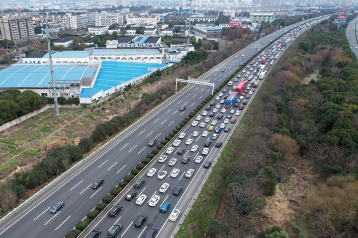 China's road, waterway passenger volumes shrink in February