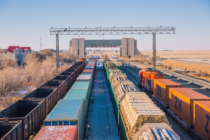 China-Mongolia border port sees growth in freight transport