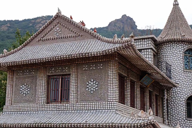 World’s first shell tower decorated with over 1 million shells