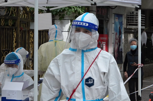 Shanghai moments: French volunteer bridges language gaps