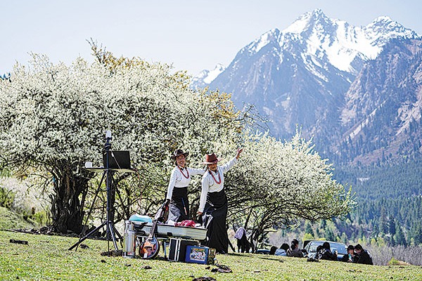 Cloud tourism offers a convenient substitute for sightseers in China