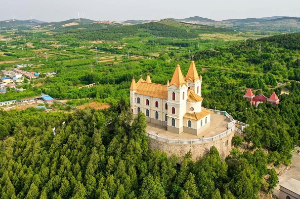 Catholic chapel is magnificent sight in Shandong