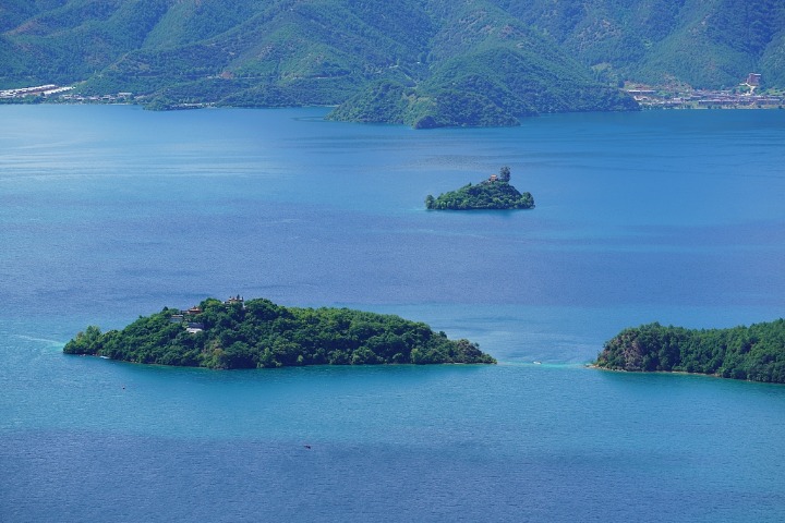 Breathtaking lake views in Yunnan