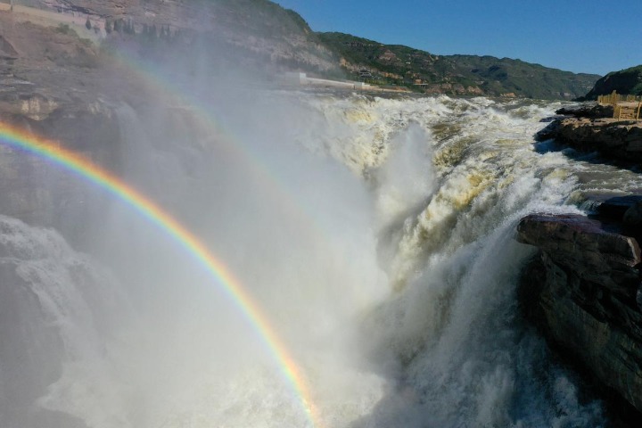 Drought reduces scale of Hukou Waterfall