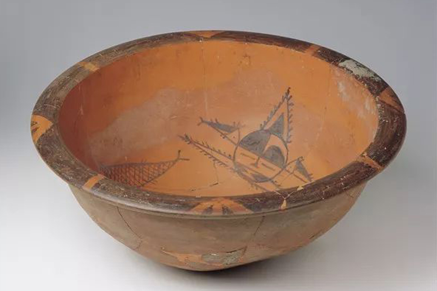 Neolithic painted pottery basin reflects totem worship, fishing life