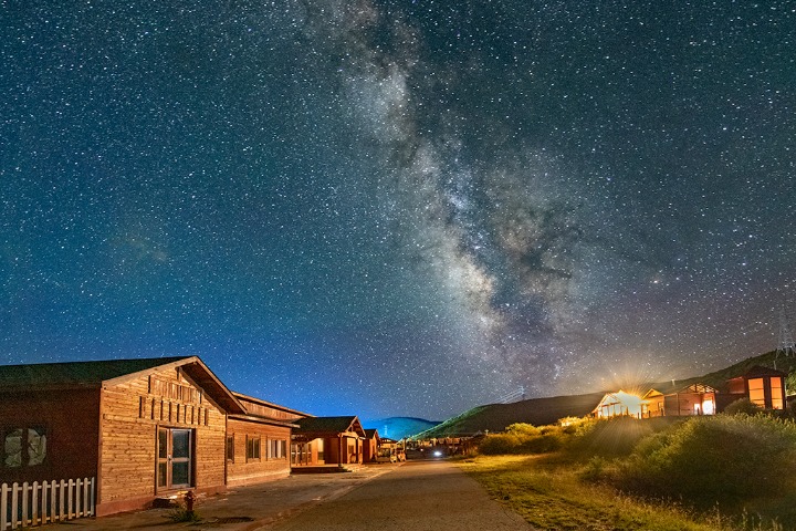 Emotang Flower Sea boasts scenic area and starry nights in Sichuan