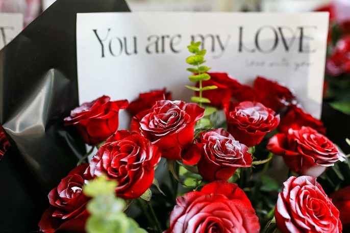 China's gift sales soar as the Qixi Festival arrives