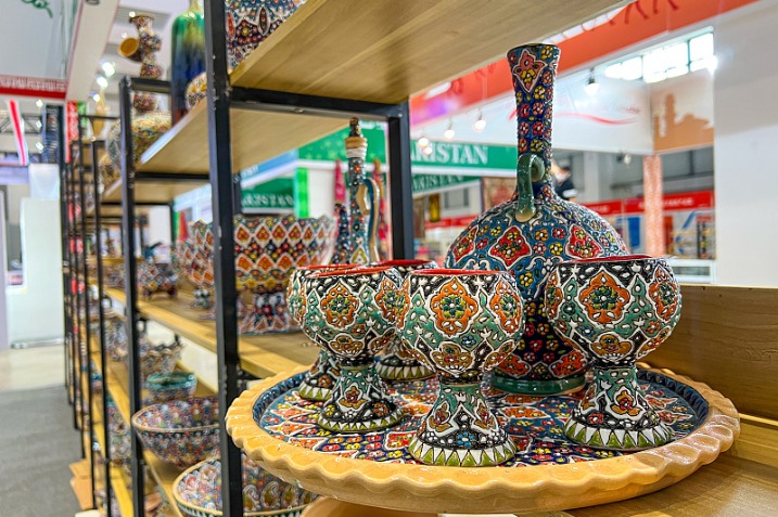 Exotic goods dazzle at Henan e-commerce fair